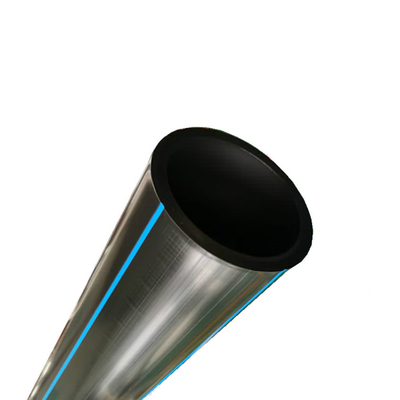 Fornitura di acqua: tubi in HDPE nero con strisce blu tagliati su misura